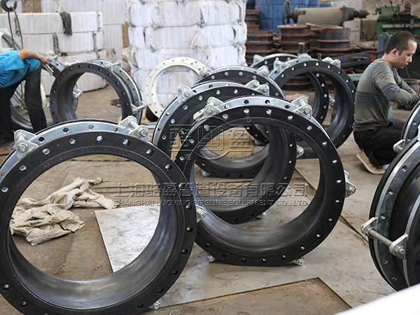 駱盈為南京金融城項目水循環系統配套防拉脫橡膠接頭